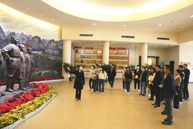 参观现场。张钊林 摄（建图）.jpg