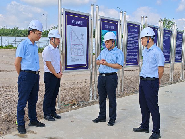蓝海鹏在项目现场。江家兵摄（建图）.jpg